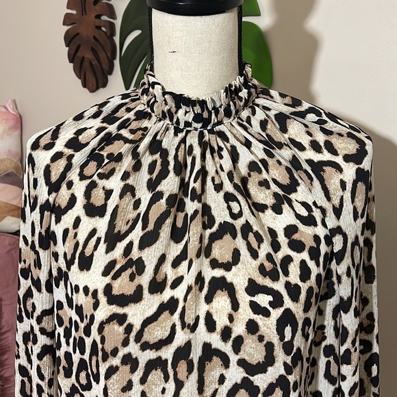 Loft Leopard Print Bell Cuff Blouse Sz. XS Petite - Picture 9 of 11